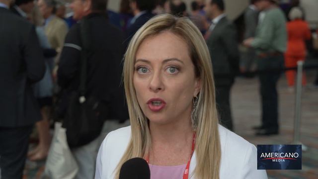 Giorgia Meloni Comparte Con Americano En CPAC 2022