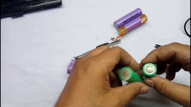 Repair laptop battery at home|| how to open laptop battery and rebuild after repairing смотреть онлайн