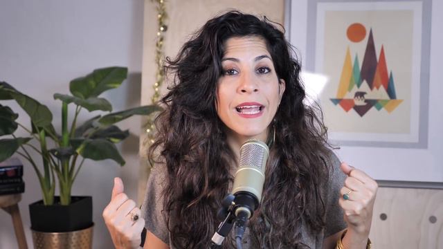 Do you change your voice when you speak English? Here’s why (+ listen to my voice in Hebrew😲) смотреть онлайн