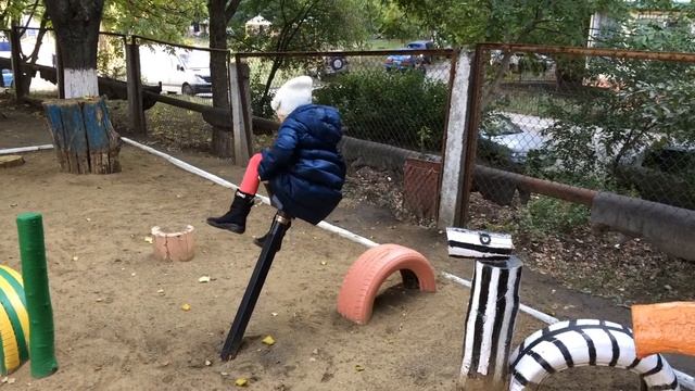 Крутилки Катены на площадке в саду смотреть онлайн