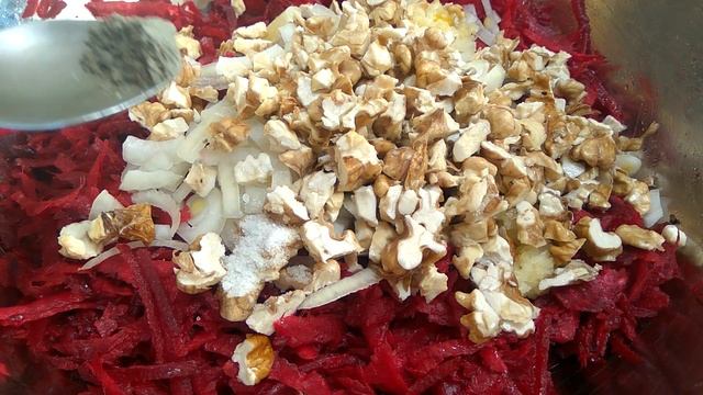 СВЕКЛУ готовлю ТОЛЬКО ТАК ∙ Вкуснейший салат из сырой СВЕКЛЫ с орехами смотреть онлайн