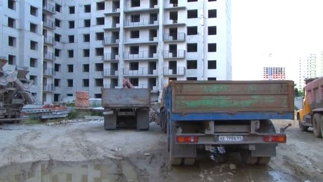 Дольщики СК "Стройкомплекс-2002" опасаются остаться без купленных квартир смотреть онлайн