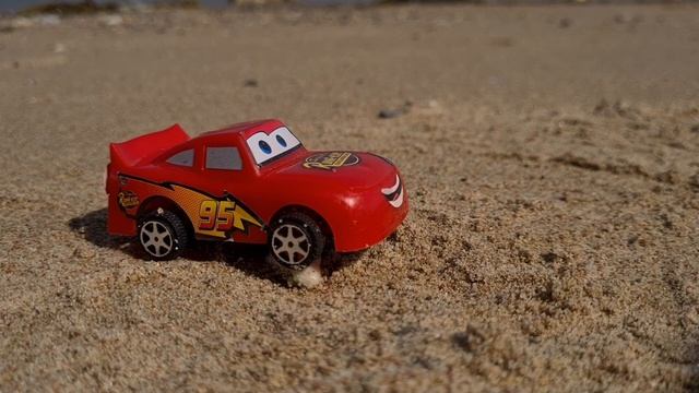 Молния Максин и Мэтр на пляже мультик Маккуин смотреть онлайн