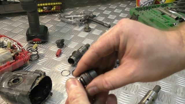 Ремонт перфоратора, пропал удар / распространённая поломка, чем смазать механику. смотреть онлайн