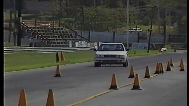1991 Nissan Sentra GXE (Sunny/Tsuru/B13) - MotorWeek Retro смотреть онлайн