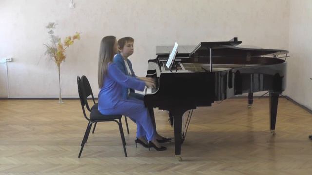 Ольга и Татьяна Михайленко. К.Дебюсси "Маленькая сюита", Менуэт смотреть онлайн