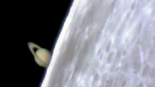 Saturn behind moon through telescope ? Timelapse. смотреть онлайн