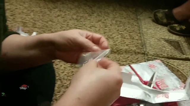 НОВОГОДНИЙ ВЛОГ//ОТКРЫВАЮ ПОДАРКИ НА НГ смотреть онлайн