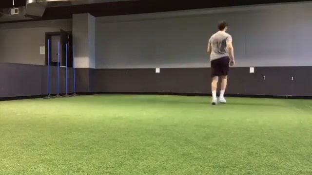 "ТРИ ХОККЕЙНЫХ ШАГА ПЛЮС ПРЫЖОК С ДВУХ НОГ" смотреть онлайн