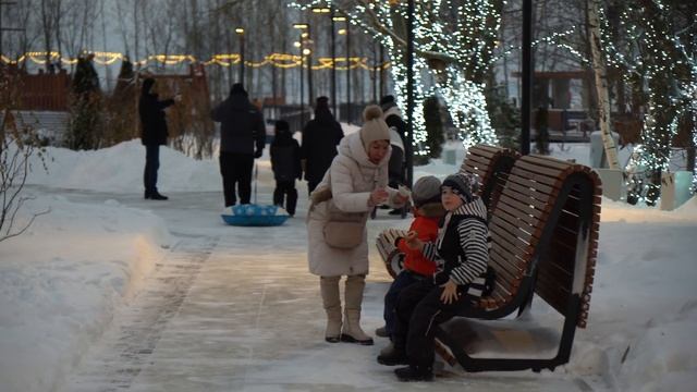 В парке «Остров фортов» в Кронштадте открылась «Морская зимняя сказка» смотреть онлайн