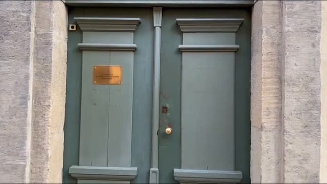 Три тесно прижавшихся друг к другу дома еще в давние времена назвали «Тремя братьями» - легенда смотреть онлайн
