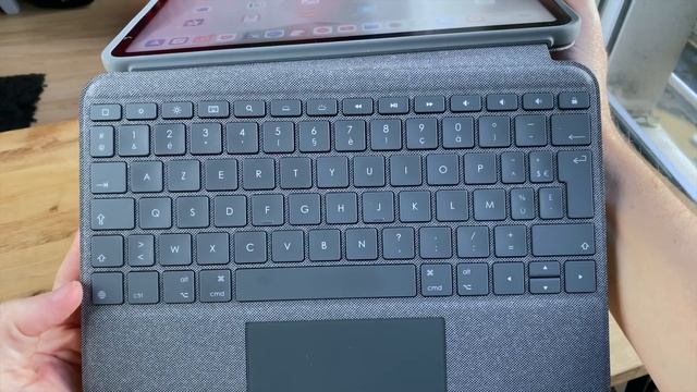 La Meilleure Alternative au Magic Keyboard pour iPad Pro ? (Test Logitech Folio Touch) смотреть онлайн