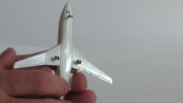 Коллекционная модель самолёта Дассаулт Фалкон-900 в масштабе 1:200. смотреть онлайн