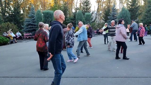 КАКИМИ РАНЬШЕ БЫЛИ МЫ, ТАКИМИ И ОСТАЛИСЬ! ТАНЦЫ ХАРЬКОВ УКРАИНА ОКТЯБРЬ 2023 смотреть онлайн