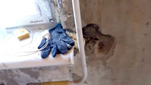 Трубы отопления в стенах панельного дома. Трубы в стенах