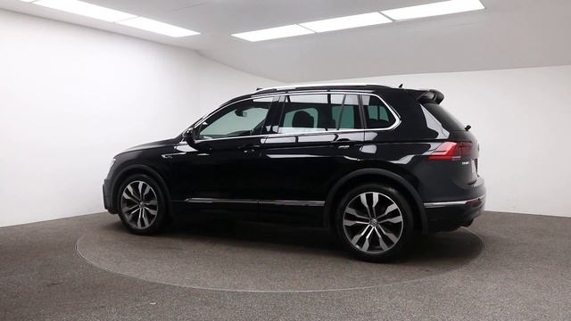 USED VOLKSWAGEN TIGUAN 2.0 R LINE TSI BMT 4MOTION DSG 5d AUTO 177 BHP 2018 смотреть онлайн