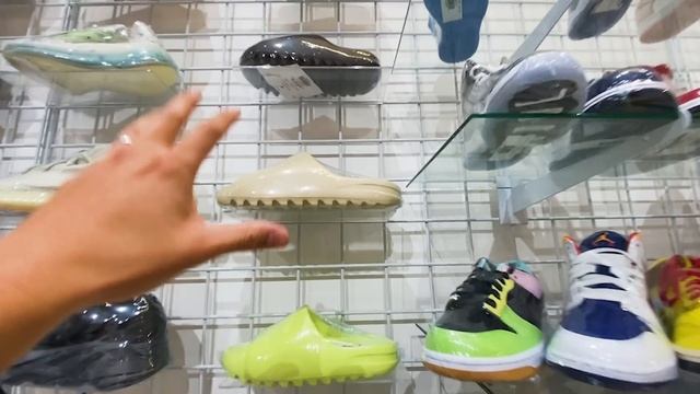 Surprising 2HYPE & Friends w/ Christmas Gifts! смотреть онлайн