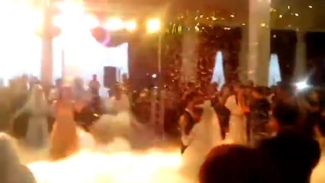 Марьям Казивае исполняет песню на свадьбе своего сына ))) смотреть онлайн
