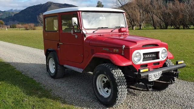 1973 Toyota FJ40 - Walk Around and Start Up смотреть онлайн