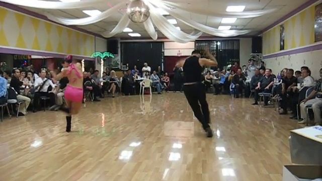 Jorge Contreras & Leslie Ferreira Dances Bachata @ EZ Dancing Studio смотреть онлайн