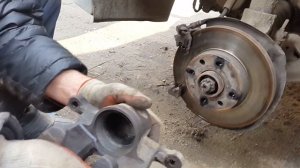 подклинивает тормозной поршень, признаки и решение проблемы.