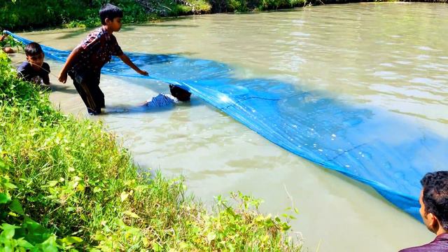 net fishing - Traditional net fishing in village - Fishing by net part - 12 смотреть онлайн