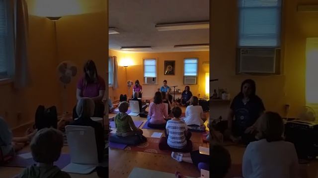 SHANTI MANTRA: Sarve shaam invocation with Namah Shivaya kirtan Jun 23 2017 смотреть онлайн