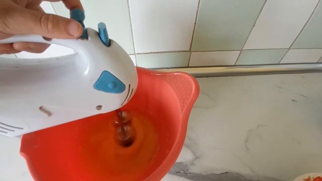 Очень вкусный шоколадный пирог, с творожным шариками смотреть онлайн