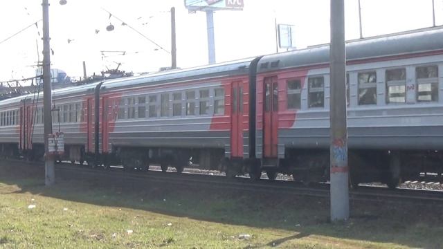Тепловоз ЧМЭЗ-5184 и электропоезд ЭР2К-1184. смотреть онлайн