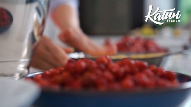 ТОРТ "КОРЗИНОЧКА" с ягодами и кремом, который едят ложками смотреть онлайн