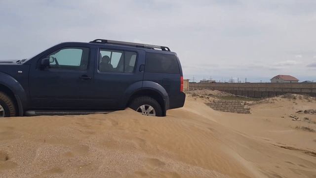Nissan Pathfinder R51 in the sand. Part 1