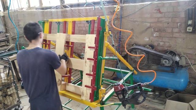 Сборка поддонов , оборудование , станок , кондуктор для сборки поддонов смотреть онлайн