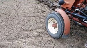 Осенняя вспашка огорода с трактором Т-25.