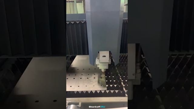 Резка металла на оптоволоконном лазерном станке STL-1530EP/3000 Raycus в Белгороде смотреть онлайн