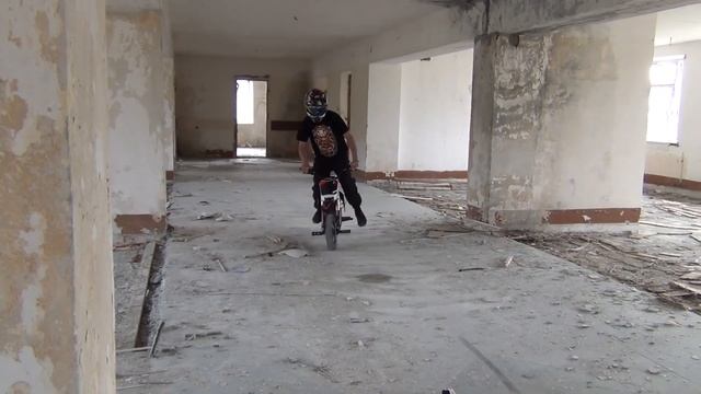 Электрический питбайк BUTCH на военной базе! смотреть онлайн