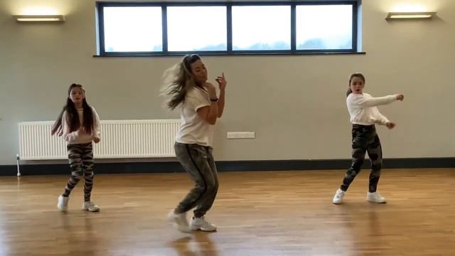 ? Dance Monkey - Tones and I - choreography - Fun Easy Kids HipHop Dance Routine! ? смотреть онлайн