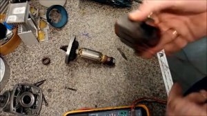 Болгарка искрит на щетках-ремонт_MAKITA 9555NB