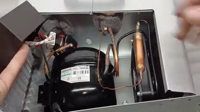 Alpicool A/C 25-75 Fridge Repair Video —— How to replace the module смотреть онлайн
