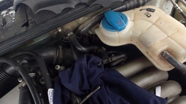 КАК РАЗВОЗДУШИТЬ СИСТЕМУ ОХЛАЖДЕНИЯ АВТОМОБИЛЯ АUDI A4 , A6  и так далее с двигателем  ALT