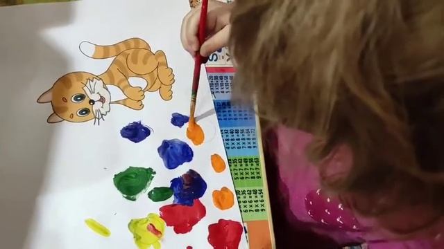 Різнокольорові клубочки для котика смотреть онлайн