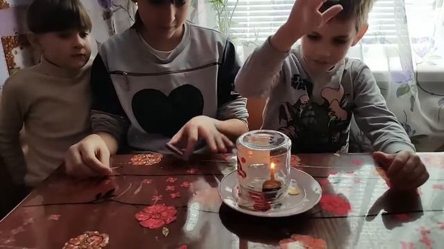 Как достать монету из тарелки с водой не замочив рук смотреть онлайн