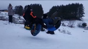 Жёсткие падения на ватрушках/Катаемся с горы/Травмы