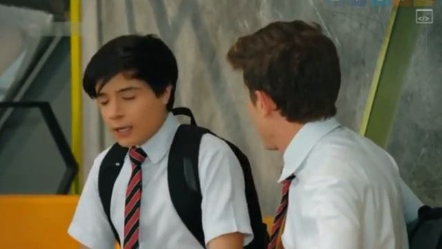 Нубы 2 - Эрик говорит Нико,что Джеки не человек/Noobees 2 - Eric tells Niko that Jackie is not huma смотреть онлайн