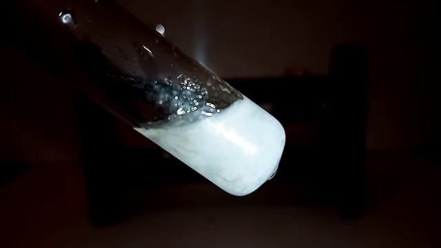 Реакция ХЛОРИДА ЦИНКА и ГИДРОКСИДА НАТРИЯ. Reaction of ZINC CHLORIDE and SODIUM HYDROXIDE смотреть онлайн