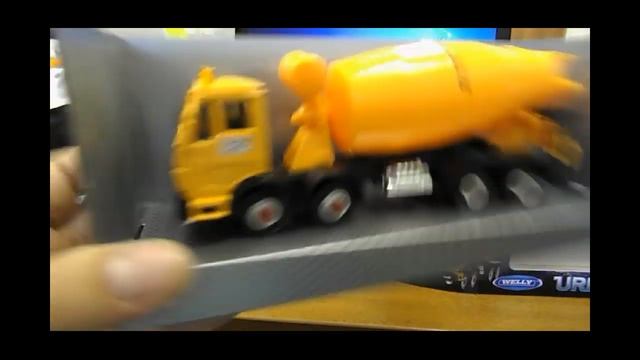 Строительная техника Бетономешалка игрушка. смотреть онлайн