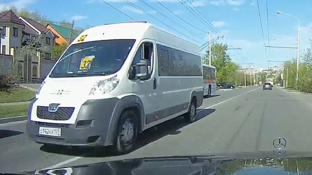 Маршрутка обгоняет по сплошной 25.04.2016 Ставрополь смотреть онлайн