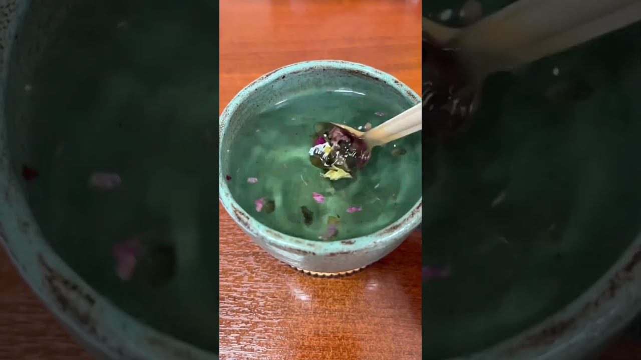 Чайная ложка / не оч удобно пить, много листвы плавает, пришлось выдавливать после заваривания смотреть онлайн