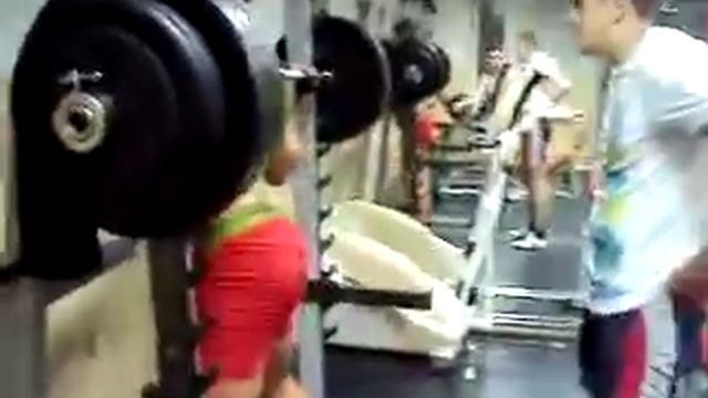 240 кг . Придавила штанга. смотреть онлайн