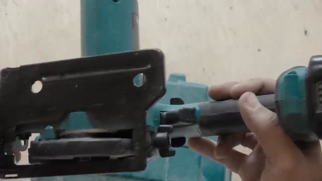 Аккумуляторная дисковая пила Makita HS301D. смотреть онлайн