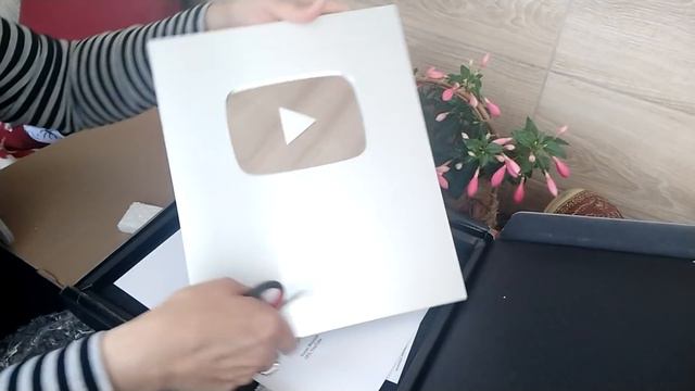 Моя Серебряная кнопка от Ютуб. смотреть онлайн